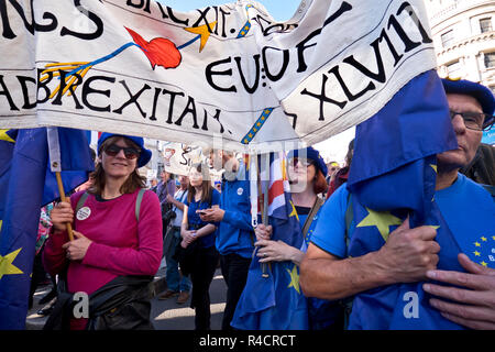 Vote du peuple mars Campagne : des centaines de milliers d'assister à Londres pro-UE Oct 2018 Anti-Brexit protester Banque D'Images