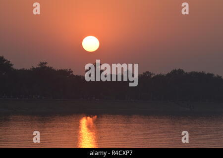 Vue du coucher de soleil au lac Sukhna, Chandigarh Banque D'Images