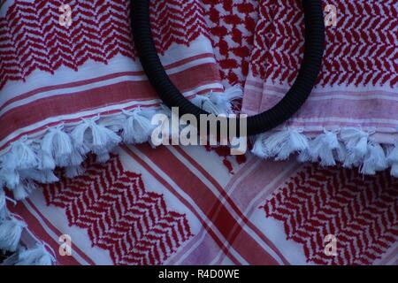 Keffiyeh jordanien à vendre sur un marché à Amman Banque D'Images