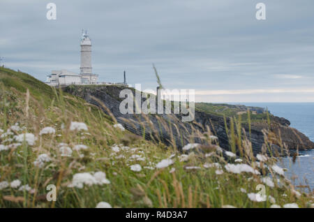 Phare Faro Cabo Mayor de Santander city Banque D'Images