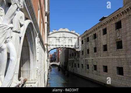 L'Italie. Venise. Pont des Soupirs. 17e siècle. Le style baroque. Par Antonio Cortino. Région Vénétie. Banque D'Images