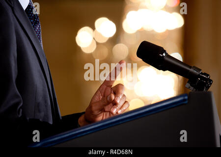 Le président Barack Obama des gestes aussi il offre une adresse sur la cybersécurité et la nation dans l'avenir numérique de l'East Room de la Maison Blanche, le 29 mai 2009. (Photo Officiel de la Maison Blanche par Chuck Kennedy) Banque D'Images