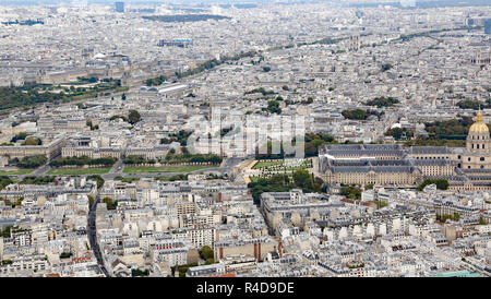 Panorama urbain de maisons et palais de la Tour Eiffel à Paris, France Banque D'Images