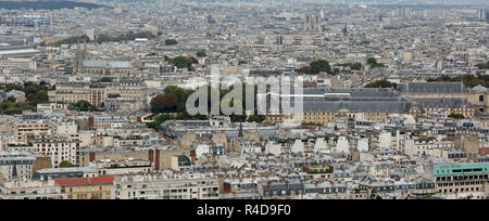 Paris, France - 20 août 2018 : large panorama de la Tour Eiffel Banque D'Images