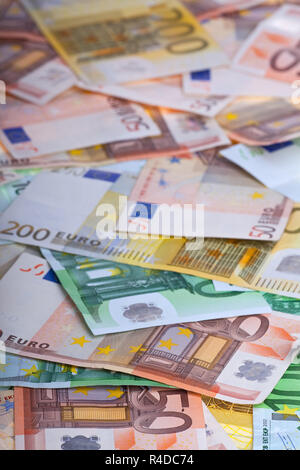 Beaucoup d'euros on white Banque D'Images