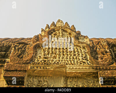 Les détails de sculptures sur pierre à Angkor Wat, au Cambodge. Banque D'Images