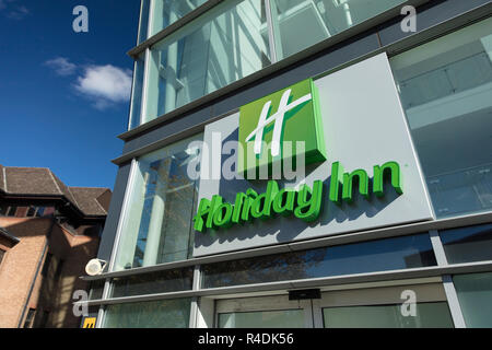 Derby, Derbyshire, UK : Octobre 2018 : Holiday Inn sign Banque D'Images