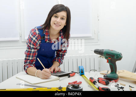 Portrait de jeune femme carpenter Banque D'Images