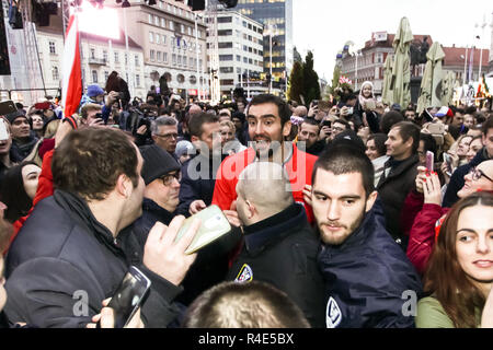 Zagreb, Croatie. 26Th Nov 2018. L'Équipe nationale de tennis Croatie Accueil Bienvenue sur le site de célébration de la place Ban Jelacic. Marin Cilic et Borna Coric de quitter la scène. Credit : Goran Jakuš/Alamy Live News Banque D'Images