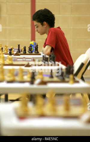 Fabiano Caruana qui joue dans le championnat du monde d'échecs de Londres 2018. L'image montre Caruana jouant aux échecs en Andorre Chess Open 2006 (11 juillet 2006). Né le 30 juillet 1992, il était de 13 ans, 11 mois et 11 jours. Un an plus tard (à l'âge de 14 ans, 11 mois et 20 jours), il est devenu le plus jeune grand maître de l'histoire de l'Italie et les États-Unis (à l'époque). Credit : Joan Pla/Vivoles Alamy Live News Banque D'Images