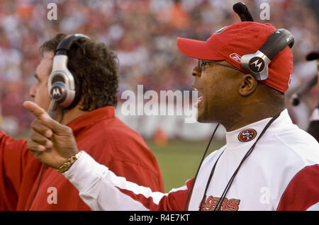 San Francisco, Californie, USA. 16 Nov, 2008. 49ers nouvel entraîneur-chef Mike Singletary le dimanche 16 novembre 2008 à Candlestick Park, San Francisco, Californie. Les 49ers défait les Rams 35-16. Crédit : Al Golub/ZUMA/Alamy Fil Live News Banque D'Images