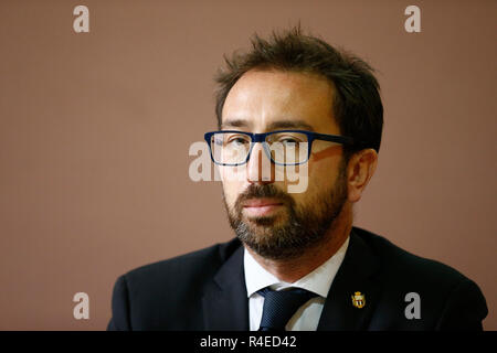 Foto Vincenzo Livieri - LaPresse 27-11-2018 - Roma Politica Miur. Firma della carta d'. bombarder Nella foto Alfonso Bonafede Photo Vincenzo Livieri - LaPresse 27-11-2018 - Politique Rome Miur. Signature de la Charte d'. bombarder Dans les photo Alfonso Bonafede Banque D'Images