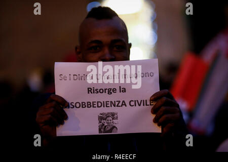 Foto Vincenzo Livieri - LaPresse 27-11-2018 - Roma Politica Manifestazione contro l'approvazione del "dl sicurezza" Photo Vincenzo Livieri - LaPresse 27-11-2018 - Manifestation contre la politique de Rome l'approbation de la loi sur la sécurité Banque D'Images