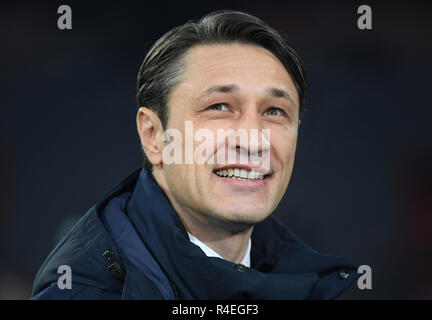 Munich, Allemagne. 27 novembre 2018, la Bavière, München : Soccer : Ligue des Champions, Bayern Munich, Benfica Lisbonne, phase Groupe, Groupe E, 5e journée à Munich Stade Olympique. Coach Niko Kovac Munich avant le jeu. Photo : Matthias Balk/dpa dpa : Crédit photo alliance/Alamy Live News Banque D'Images