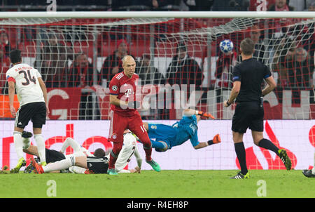 Munich, Allemagne. Munich, Allemagne. 27 Nov, 2018. goaljubel à 2-0 par Arjen Robben (FCB) GES/football/Ligue des Champions : Bayern Munich - FC Benfica Lisbonne, 27.11.2018 Le football : Ligue des Champions : Bayern Munich vs Benfica Lisbonne, Munich, le 27 novembre, 2018 | dans le monde entier l'utilisation de crédit : afp/Alamy Live News Crédit : afp photo alliance/Alamy Live News Banque D'Images