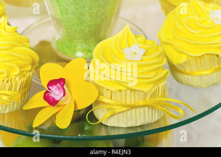 Cupcakes jaunes Banque D'Images