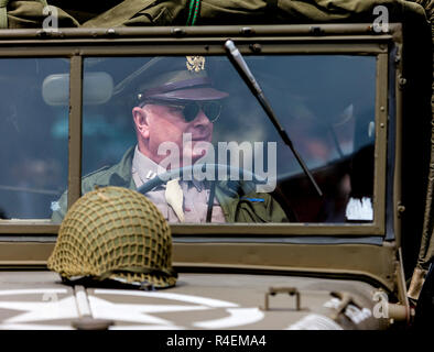 Re-Enactor militaire portant un uniforme de Capitaine US, Barnard Castle, 1940 Week-end 2018 Banque D'Images