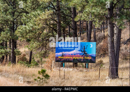 Apache Mescalero Indian Reservation, Nouveau Mexique, panneau de bienvenue Banque D'Images