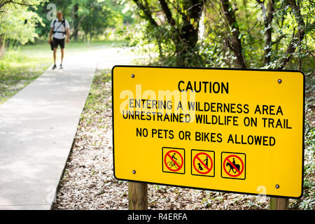 Gainesville, États-Unis - 27 Avril 2018 : Prairie à Paynes State Park Watershed Wilderness Area sign en Floride avec des informations sur le sentier de la randonnée, de l'homme ph Banque D'Images