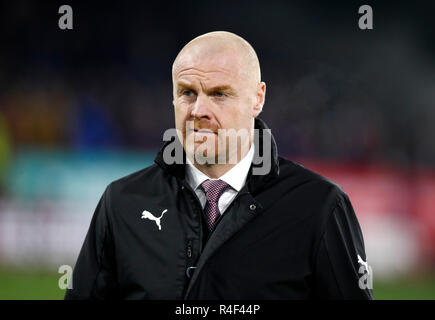 Burnley manager Sean Dyche au cours de la Premier League match à Turf Moor, Burnley. ASSOCIATION DE PRESSE Photo. Photo date : lundi 26 novembre 2018. Voir l'ACTIVITÉ DE SOCCER histoire Burnley. Crédit photo doit se lire : Martin Rickett/PA Wire. RESTRICTIONS : EDITORIAL N'utilisez que pas d'utilisation non autorisée avec l'audio, vidéo, données, listes de luminaire, club ou la Ligue de logos ou services 'live'. En ligne De-match utilisation limitée à 120 images, aucune émulation. Aucune utilisation de pari, de jeux ou d'un club ou la ligue/dvd publications. Banque D'Images
