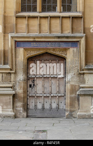 Caractéristiques de l'architecture au sein de l'enceinte interne dans la cour de l'ancienne Bibliothèque Bodléienne d'Oxford. Banque D'Images