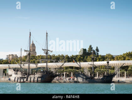 Des répliques des navires espagnols Galeón Andalucía et le NAO Victoria. Festival maritime de Málaga, Espagne 2018. Banque D'Images