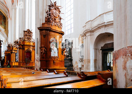 Nef, l'église de Saint François et de Saint Bernard est une église catholique romaine, dans la vieille ville de Vilnius. Vilnius, Vilnius County, Lituanie, Pays Baltes, Europe. Banque D'Images