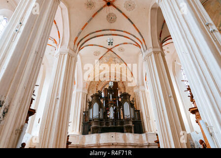 Orgue à tuyaux. Église de Saint François et de Saint Bernard est une église catholique romaine, dans la vieille ville de Vilnius. Vilnius, Vilnius County, Lituanie, Pays Baltes, E Banque D'Images