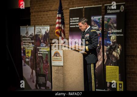 (FORT BENNING (Géorgie), le général Eric J. Wesley fournit l'état de Fort Benning adresse à des dirigeants communautaires de Columbus et de la région le 25 octobre 2016 au Columbus Convention and Trade Center. Banque D'Images