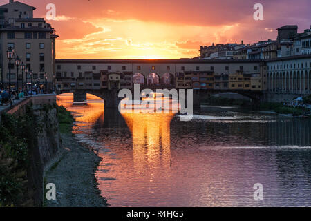 Ponte Vecchio Florence Coucher du Soleil Banque D'Images