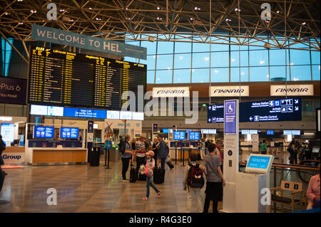 24.06.2018, Helsinki, Finlande, Europe - Les passagers ont vu dans le hall de départ à l'aéroport de Helsinki Vantaa. Banque D'Images