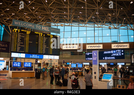 24.06.2018, Helsinki, Finlande, Europe - Les passagers ont vu dans le hall de départ à l'aéroport de Helsinki Vantaa. Banque D'Images