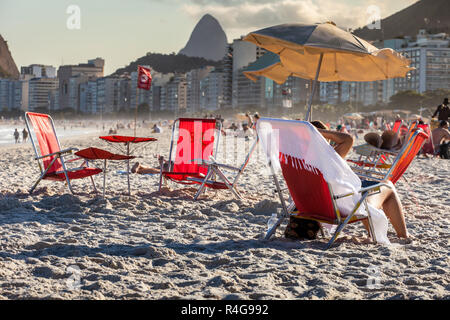 Vue de la plage d'Ipanema en soirée, Brésil Banque D'Images