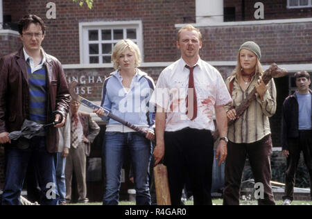 SHAUN OF THE DEAD 2004 Titre de travail film avec de gauche à droite : Dylan Moran, Kate Ashfield, Simon Pegg,Lucy Davis Banque D'Images