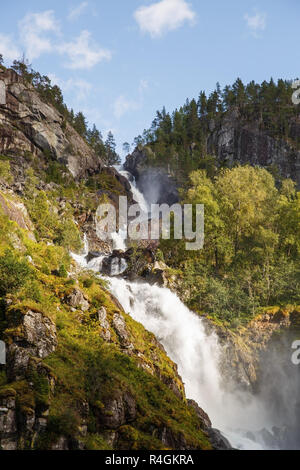 Latefossen, l'une des plus grandes chutes d'eau de Norvège. Banque D'Images