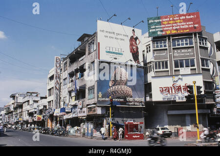 Laxmi occupé route en ville, Pune, Maharashtra, Inde, Asie Banque D'Images