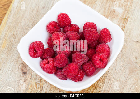 Framboises mûres rouge Banque D'Images