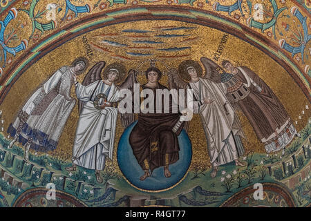 L'Italie, Émilie-Romagne, Ravenna : mosaïques dans la Basilique de Sant'Apollinare Nuovo (Basilique de Saint Apollinaire) Banque D'Images