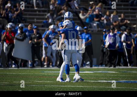 U.S. AIR FORCE ACADEMY, au Colorado -- Andrew Smith, Falcon large récepteur, célèbre après avoir marqué un touché pendant la 29 Septembre, 2018 concours contre le Nevada Wolfpack à Falcon Stadium. Le Wolfpack a défait les Falcons 28-25 malgré un quatrième trimestre retour par le pèlerin. Banque D'Images