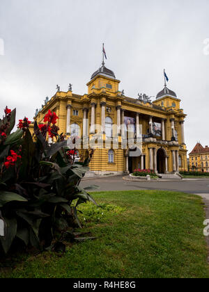 Théâtre national croate à Zagreb le cludy journée d'automne Banque D'Images