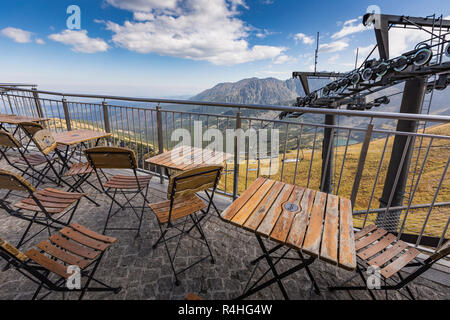 Dans le téléphérique de Kasprowy Wierch pic en montagnes Tatras, en Pologne. Banque D'Images