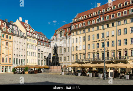 Dresde, Monument pour Friedrich August II avant l'hôtel Steigenberger de dans le nouveau marché, Denkmal für Friedrich August II vor Hôtel Steigenberger suis Banque D'Images