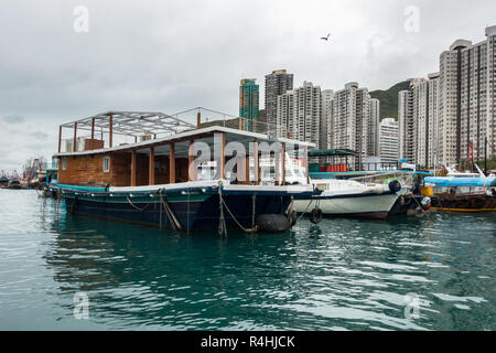 Maison typique au village flottant d'Aberdeen, situé dans le port d'Aberdeen, Hong Kong Banque D'Images