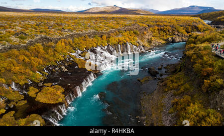 Cascade Hraunfossar dans l'ouest de l'Islande Banque D'Images