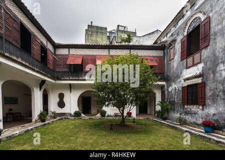 Petit jardin à l'intérieur de la maison de Mandarin (Casa do Mandarim) construit au 19ème siècle et la résidence d'une importante famille, Macau Banque D'Images