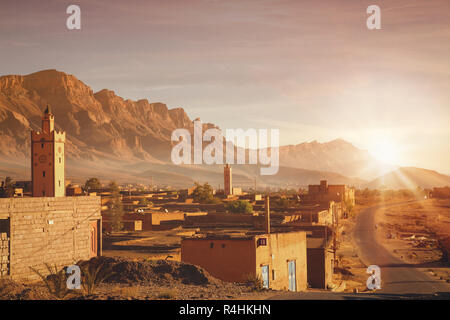 Village Berbère Rural au lever du soleil au Maroc Banque D'Images