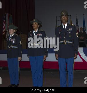 Les dirigeants de sergent de la Compagnie Bravo sont reconnus pour leur diligence pour moulage 3e sergent du peloton dans la perceuse de candidats sergents. Sergent de l'armée américaine Academy a organisé une cérémonie de remise de diplômes pour les diplômés de la classe 014-18 le 31 octobre 2018. La cérémonie a eu lieu au théâtre post sur Fort Jackson où forer nouvellement promus sergents ont été célébrées avec leur famille, leurs amis et leurs pairs pour leurs réalisations. Banque D'Images