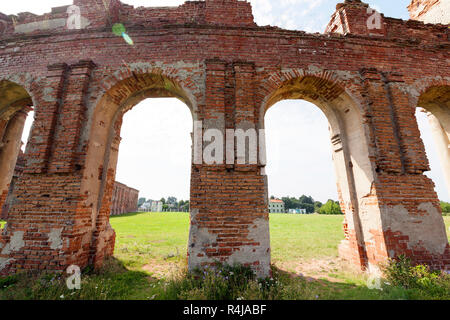 Les ruines d'un ancien château Banque D'Images