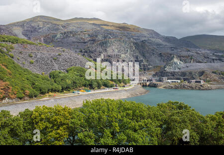 Dinorwig Power Station Llanberis Gwynedd au nord du Pays de Galles UK vu depuis le château de Dolbadarn. Banque D'Images