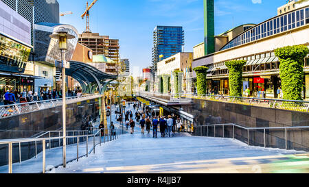 La rue commerçante nieuwendijk 39 à la Coolsingel près du World Trade Center dans le centre de Rotterdam aux Pays-Bas Banque D'Images